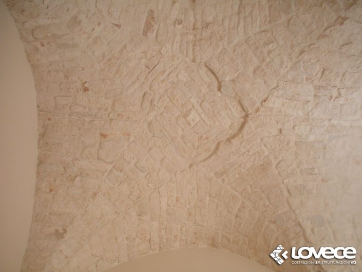 Lovece srl - Rstrutturazione di un casolare in pietra